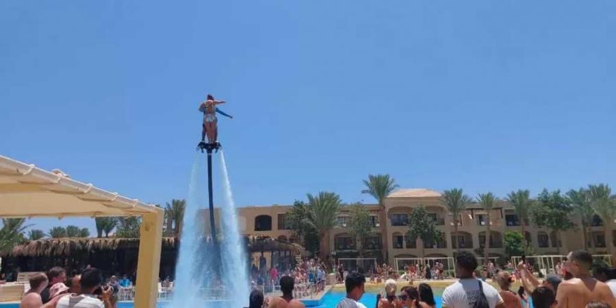 عروض الفلاى بورد تبهر المصريين والسياح بفنادق الغردقة - الكويت الاخباري
