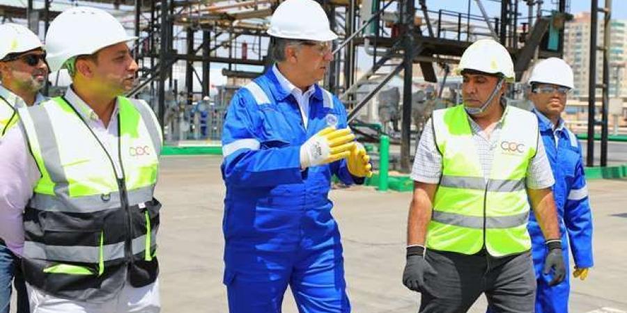 وكيل وزارة البترول يتفقد سير العمل في منطقة مستودعات الهايكستب - الكويت الاخباري