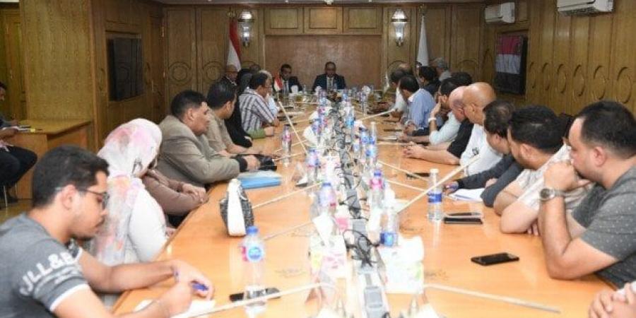 محافظ قنا يتابع الموقف التنفيذي لمشروعات الخطة الاستثمارية - الكويت الاخباري