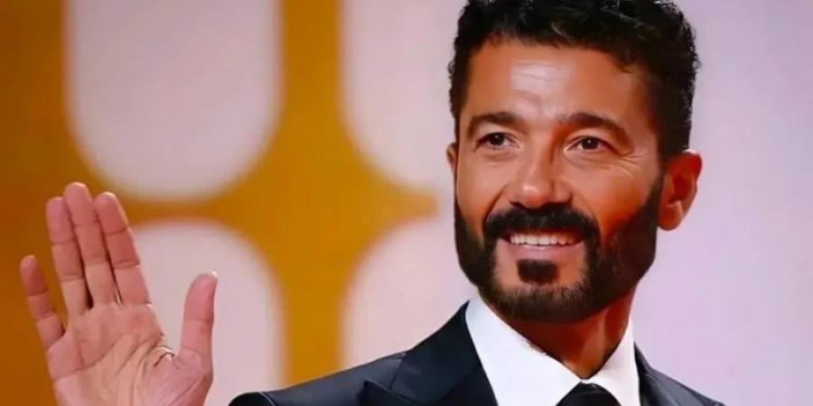 خالد النبوي يدعم الدكتور مجدي يعقوب في حفل توقيع كتابه - الكويت الاخباري