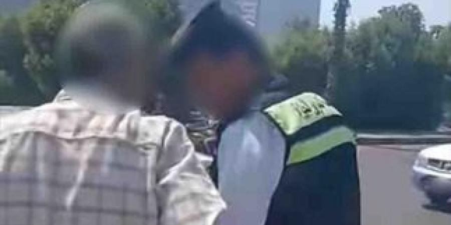 حبس شخصين لاتهامهما بالتعدي على فرد شرطة في الجيزة - الكويت الاخباري
