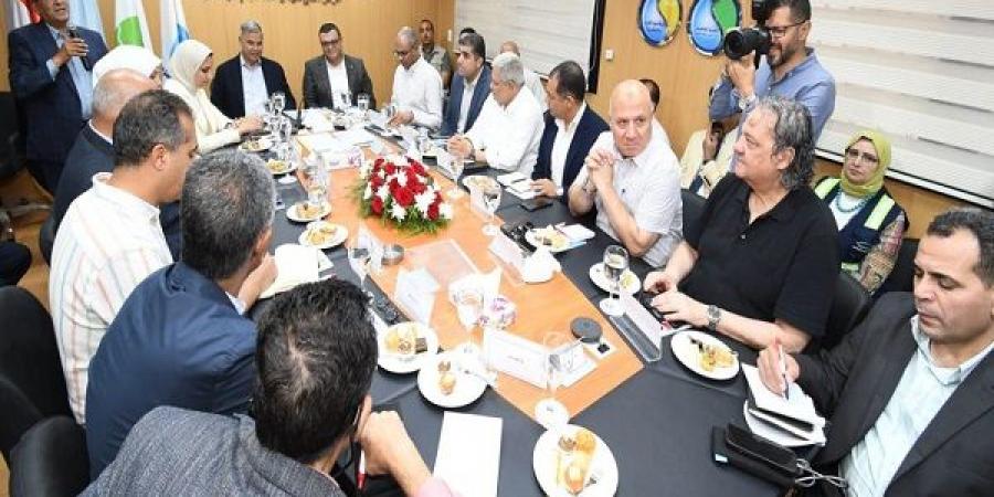 وزير الإسكان يتابع سير العمل بمنظومتي مياه الشرب والصرف الصحي  - الكويت الاخباري