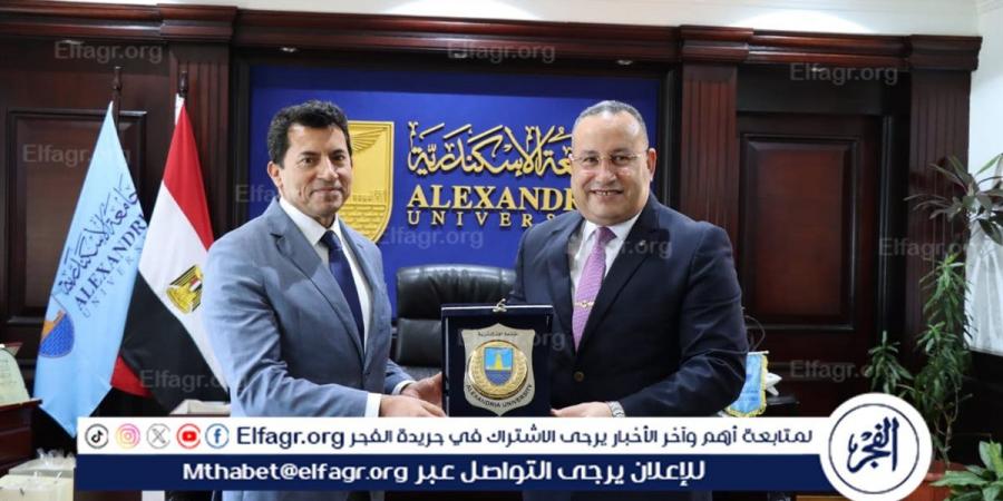 على هامش مناقشة رسالة دكتوراة.. رئيس جامعة الإسكندرية يستقبل وزير الشباب والرياضة - الكويت الاخباري
