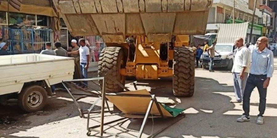 لتحقيق الانضباط المروى.. إزالة 50 حالة إشغال بشارع بورسعيد في حملة موسعة بأسوان - الكويت الاخباري