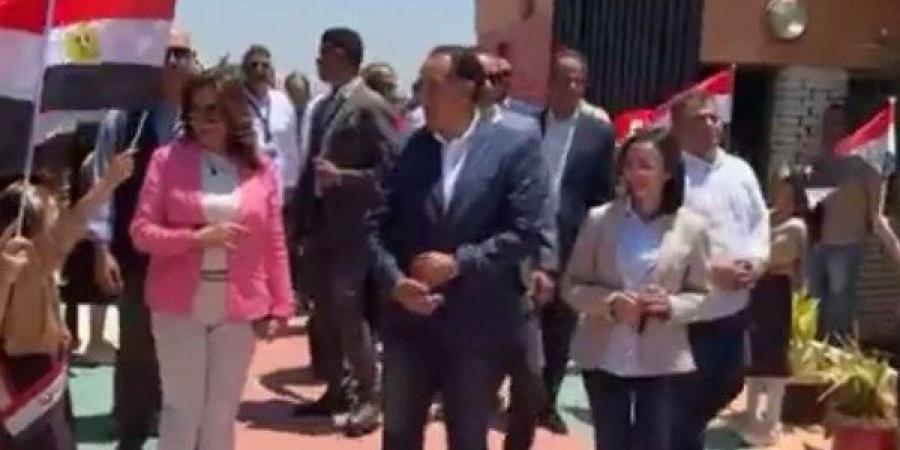 مدبولي يتفقد مدرسة الشهيد رزق بزاوية صقر بالبحيرة - الكويت الاخباري