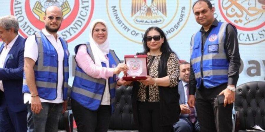 نقابة أطباء القاهرة تكرم مؤسس اتحاد أمهات مصر - الكويت الاخباري