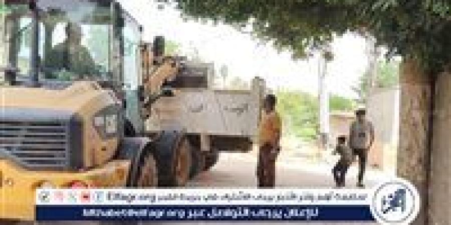 حملة مكبرة لرفع نواتج تطهير الترع بقرية الكوم الأحمر بالبداري فى أسيوط - الكويت الاخباري