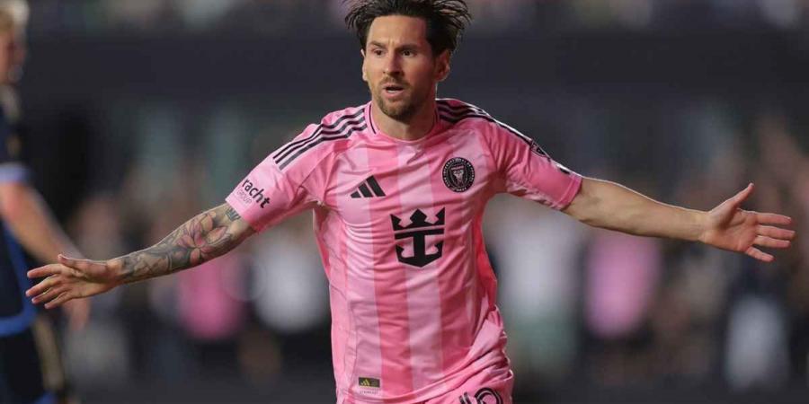 قبل افتتاح كأس العالم.. هل غضب ميسي من لاعب الأهلي السابق.. اعرف القصة - الكويت الاخباري