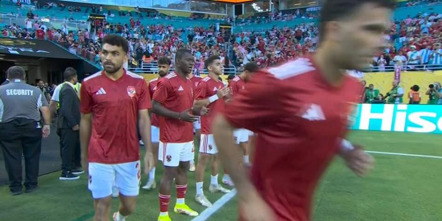 للإحماء .. نزول لاعبي الأهلي لأرضية ملعب هارد روك لمواجهة إنتر ميامي | شاهد - الكويت الاخباري