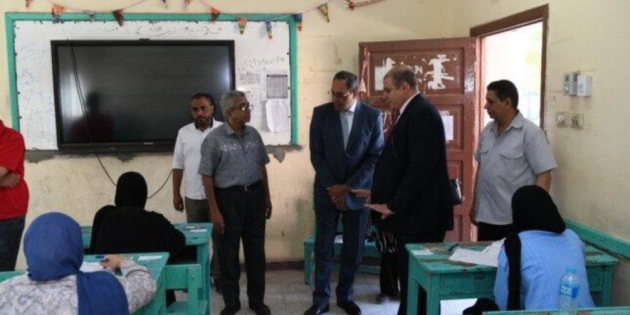 محافظ قنا يتفقد لجان امتحانات الثانوية العامة ويطمئن على انتظامها - الكويت الاخباري