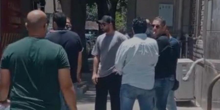 تشييع جنازة ابن الموسيقار صلاح الشرنوبي من مسجد عمر مكرم.. صور - الكويت الاخباري