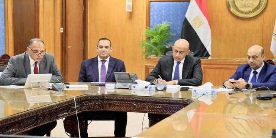وزير التربية والتعليم يتابع امتحانات الثانوية العامة من خلال غرفة العمليات المركزية بالوزارة - الكويت الاخباري