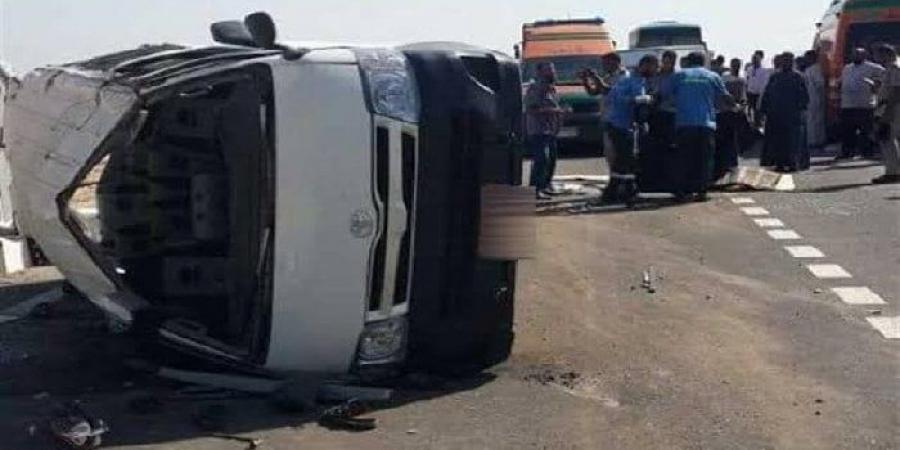إصابة 16 شخصًا في حادث انقلاب ميكروباص بطريق القاهرة - الفيوم الصحراوي - الكويت الاخباري