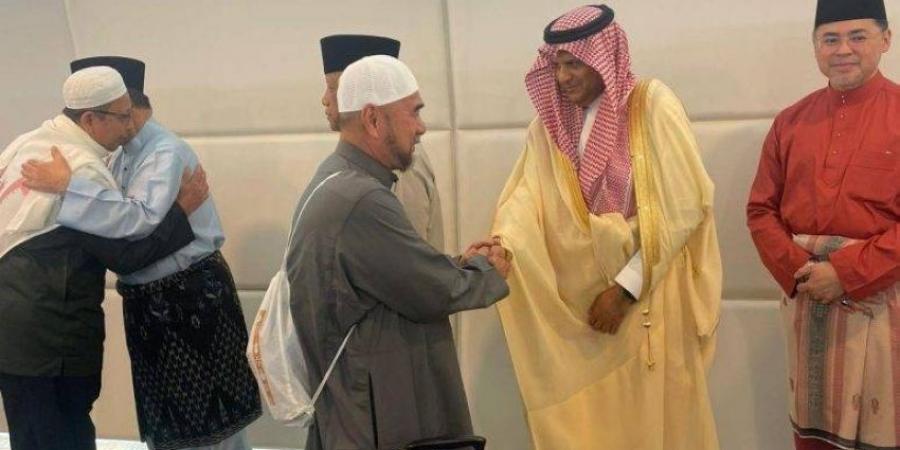 سفير المملكة لدى بروناي دار السلام يستقبل الحجاج العائدين من المشاعر المقدسة بعد أدائهم فريضة الحج - الكويت الاخباري