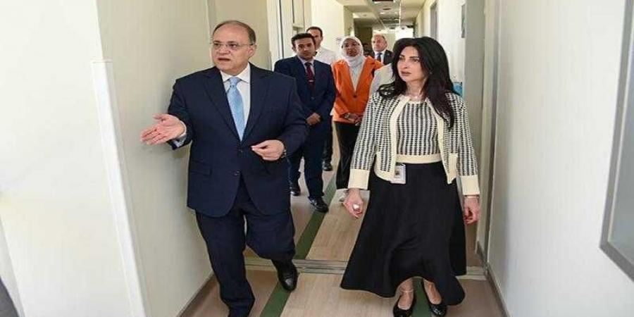 رئيس هيئة الدواء المصرية يزور مستشفى أهل مصر للحروق - الكويت الاخباري