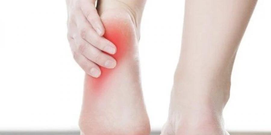هل تشعر بألم يشبه الطعن في الكعب؟.. إليك طرق العلاج - الكويت الاخباري