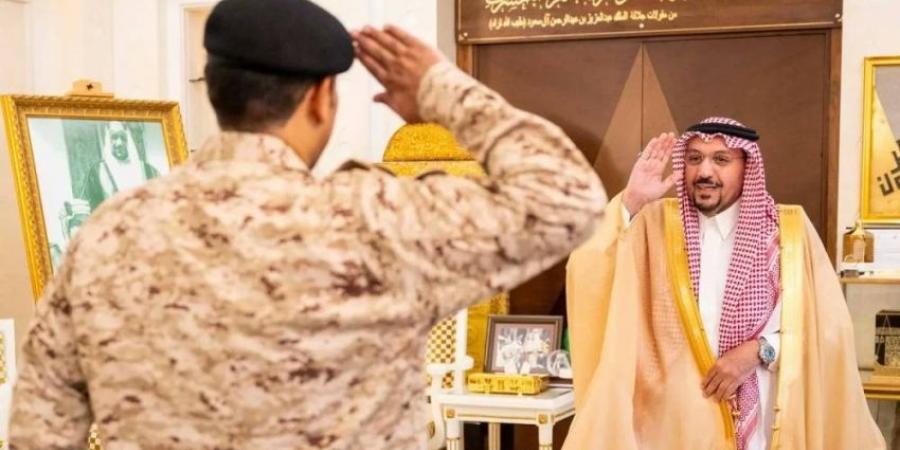 أمير القصيم يستقبل قائد لواء الخليفة عمر بن عبدالعزيز بالمنطقة - الكويت الاخباري