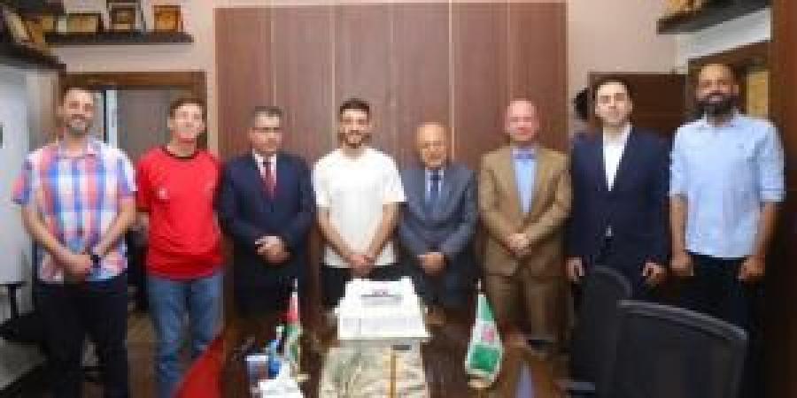 جامعة البترا تكرّم طالبها ولاعب المنتخب خالد زكريا احتفاءً بالتأهّل إلى كأس العالم - الكويت الاخباري