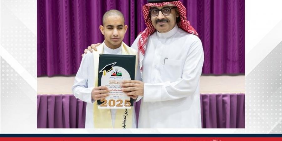 وزير التربية والتعليم يكرم الطلبة المكفوفين من خريجي المعهد - الكويت الاخباري