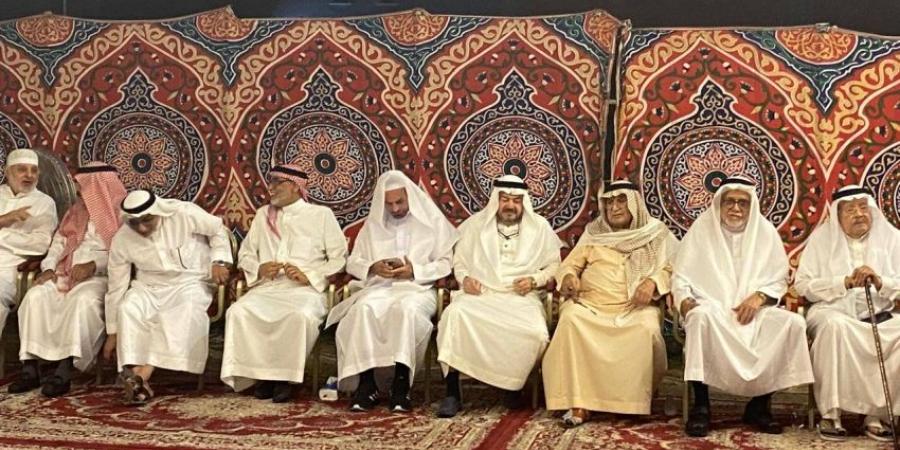 آل طيب يستقبلون المعزين في فقيدتهم - الكويت الاخباري