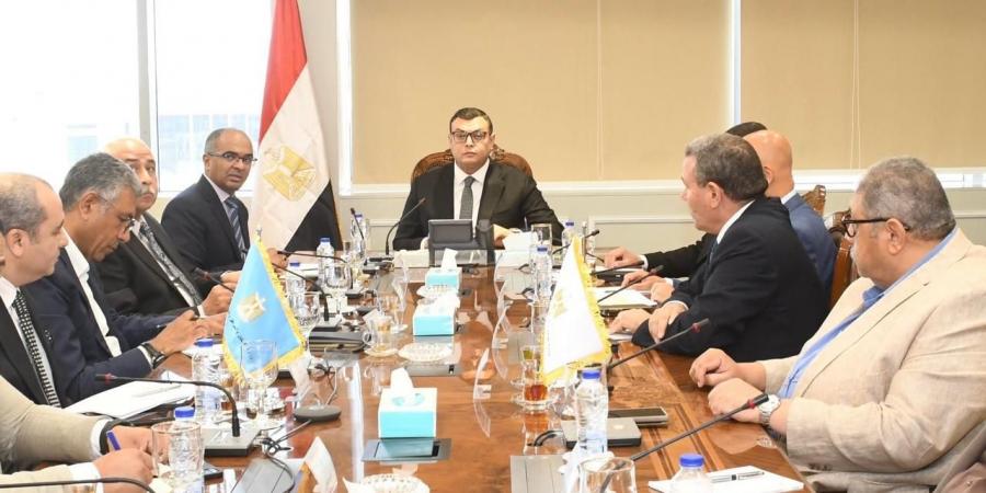 وزير الإسكان يتابع موقف محطات تحلية مياه البحر بالساحل الشمالي الغربي - الكويت الاخباري