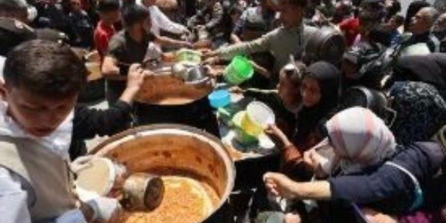 استشهاد 26 فلسطينيا وسط قطاع غزة حول شاحنات المساعدات - الكويت الاخباري