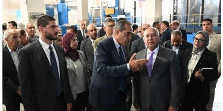 نائب رئيس الوزراء وزير الصناعة والنقل يتفقد الخطوط الإنتاجية الجديدة لمصنع «مكارم تكس» - الكويت الاخباري