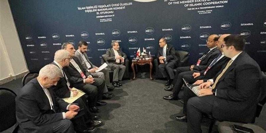 وزير الخارجية والهجرة يلتقي بوزير خارجية إيران في اسطنبول - الكويت الاخباري