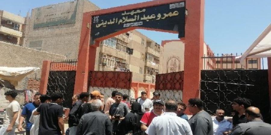 «امتحان الكيمياء» يُثير جدلًا بين طلاب الثانوية الأزهرية بالشرقية.. والطلاب يطالبون بمراعاة التصحيح - الكويت الاخباري