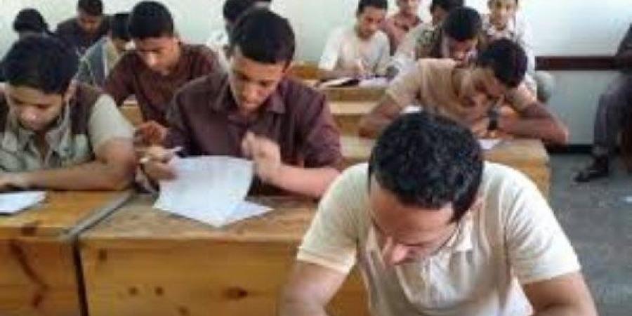 طالب ثانوي يغش بمساعدة شقيقيه عبر سماعة «بلوتوث».. مفاجآت تكشفها التحقيقات - الكويت الاخباري