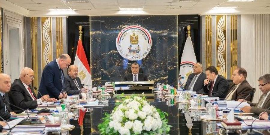 وزير الانتاج الحربي يترأس اجتماعات لجنة تقييم واختيار  القيادات العليا بالجهات التابعة - الكويت الاخباري