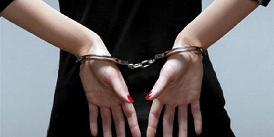 حبس سيدتين لقيامهما بالتشهير بأخرى والادعاء باستغلال نفوذها - الكويت الاخباري