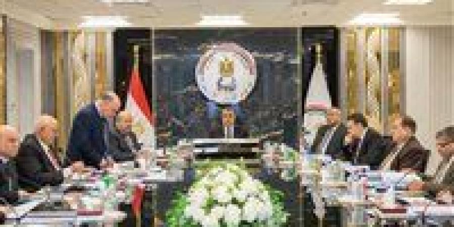 وزير الإنتاج الحربي: الكفاءات البشرية يمثلون حجر الزاوية في عمليات الإنتاج والتطوير المستدام - الكويت الاخباري