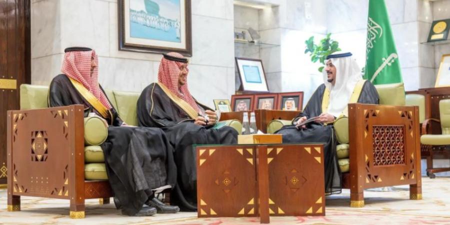 نائب أمير الرياض يستقبل مدير عام فرع وزارة الصحة بالمنطقة - الكويت الاخباري