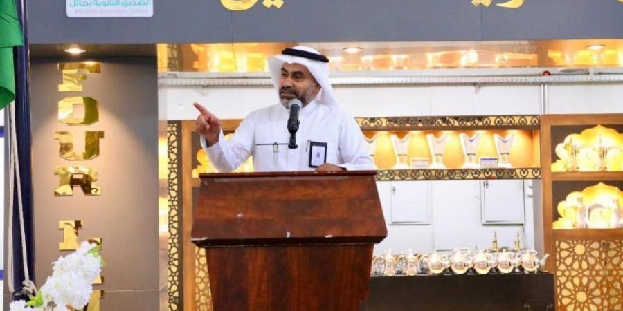 مدير تعليم حائل لقائد مدرسة ثانوية انت فخر للتعليم - الكويت الاخباري