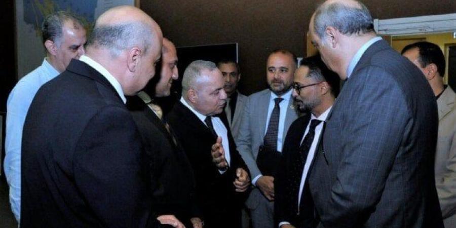 وزير الطيران يزور مركز القاهرة للملاحة الجوية - الكويت الاخباري