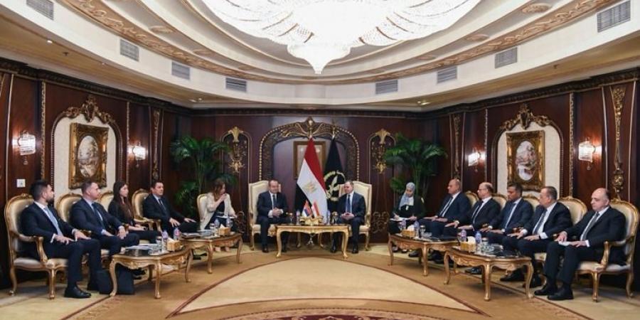 في لقائه باللواء محمود توفيق.. وزير داخلية صربيا يشيد بجهود الشرطة المصرية - الكويت الاخباري