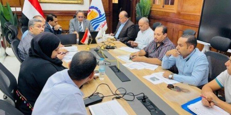 محافظ قنا يناقش ملفات التقنين والتصالح والمتغيرات المكانية ويوجه بتسريع وتيرة العمل - الكويت الاخباري