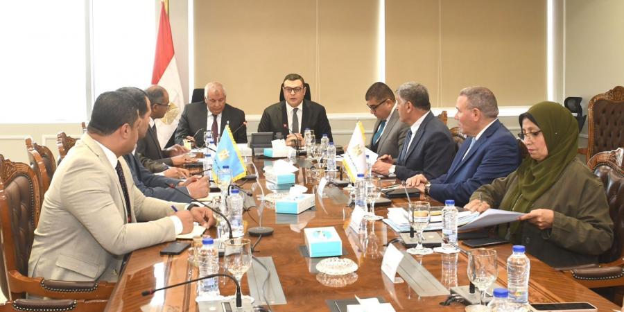 وزير الإسكان ومحافظ الوادي الجديد يبحثان عدداً من ملفات التعاون المشترك - الكويت الاخباري