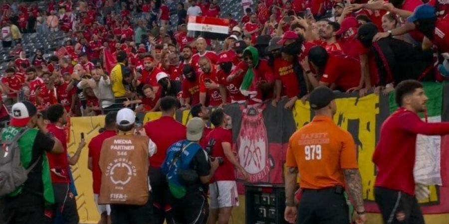 على الطريقة الإيطالية.. تصرف مفاجئ من لاعبي الأهلي تجاه الجماهير قبل مواجهة بورتو «صور» - الكويت الاخباري