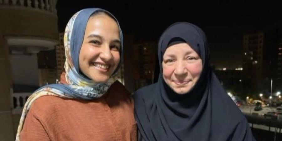 مع عائلتها.. عبلة كامل تتصدر التريند بسبب صورة جديدة - الكويت الاخباري