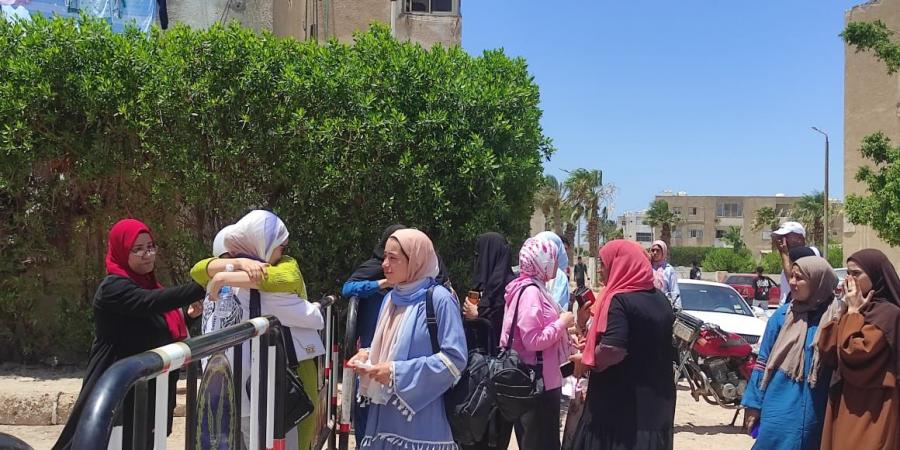 صراخ وبكاء بين طلاب الثانوية العامة من صعوبة أسئلة الفيزياء بجنوب سيناء - الكويت الاخباري