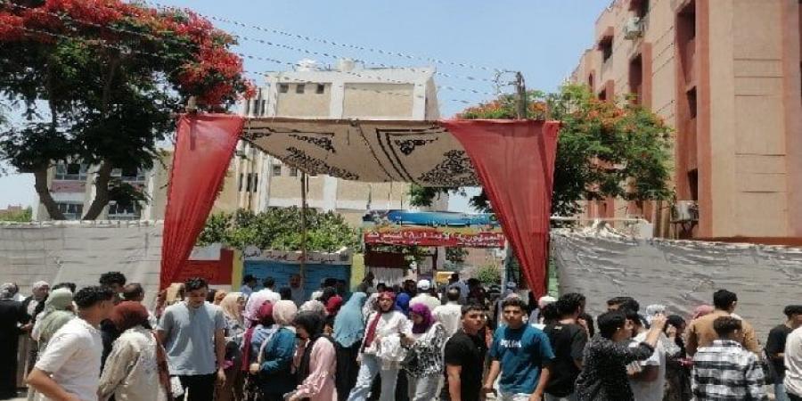 الفيزياء «سهلة بتريكات» والتاريخ «طويل ومحتاج تركيز».. .آراء متباينة لطلاب الثانوية بالشرقية - الكويت الاخباري