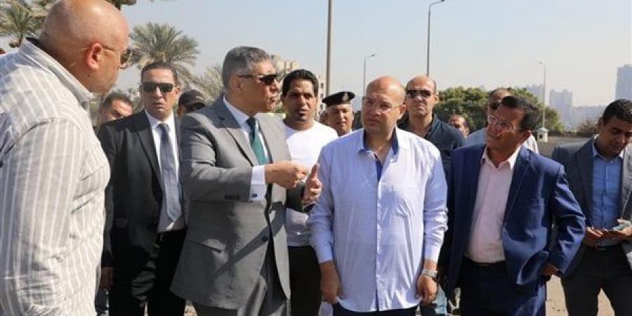 محافظ الجيزة يتفقد كوبري مزلقان أبو النمرس وطريق جسر المنوات - الكويت الاخباري