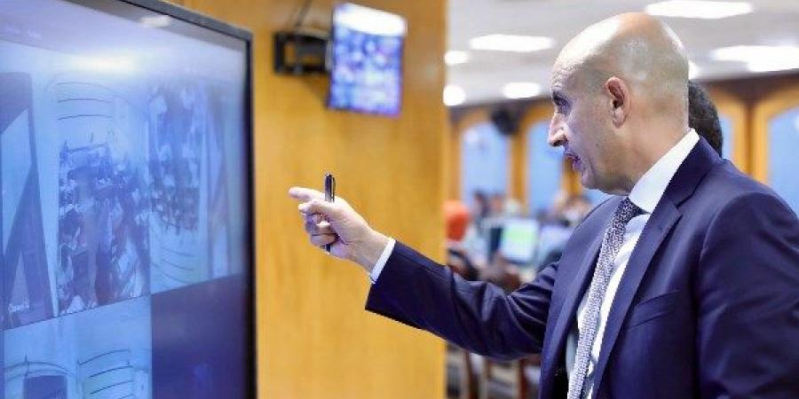 وزير التعليم يتابع امتحانات الثانوية العامة بكاميرات المراقبة من غرفة العمليات - الكويت الاخباري