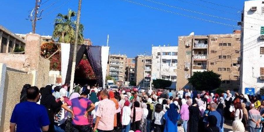 بدء توافد طلاب الثانوية العامة بالقليوبية لأداء امتحانات الفيزياء والتاريخ - الكويت الاخباري