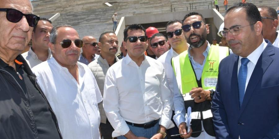 وزير الشباب ومحافظ بورسعيد يتفقدا مشروع استاد بورسعيد الرياضي - الكويت الاخباري