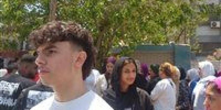 طلاب الثانوية العامة عن امتحان اللغة الإنجليزية:" في مستوى الطالب المتوسط.. وسؤال القطع صعب وغير مباشر" - الكويت الاخباري