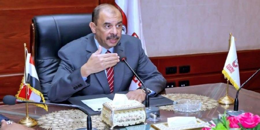 محافظ سوهاج يتابع تطبيق الإجراءات الرقابية وانتظام سير امتحانات الثانوية العامة - الكويت الاخباري