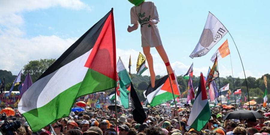 هتافات "الموت للجيش الإسرائيلي" تثير عاصفة سياسية في مهرجان غلاستونبري - الكويت الاخباري